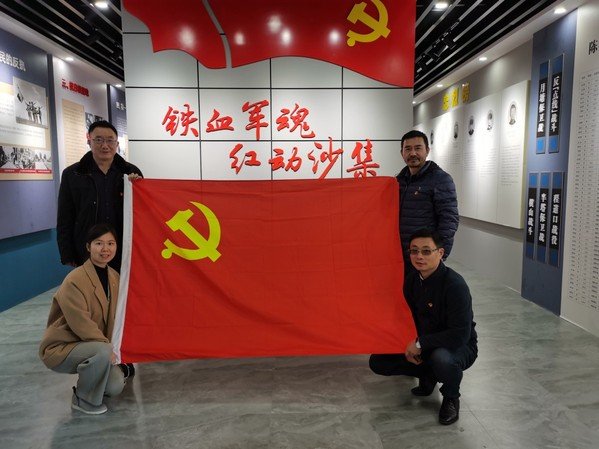 激励全体党员继承和发扬党的优良传统和