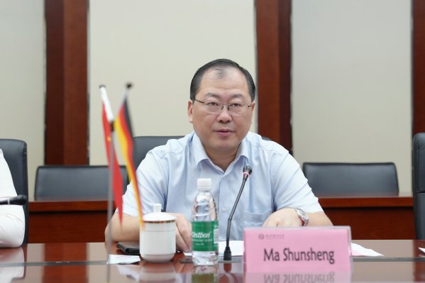 部门负责同志在崇德楼316会议室接待